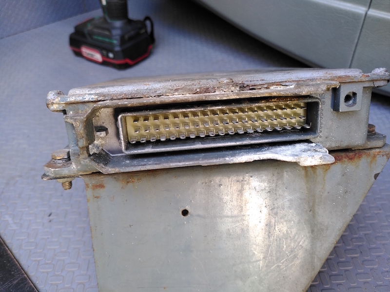 broche ecu.jpg